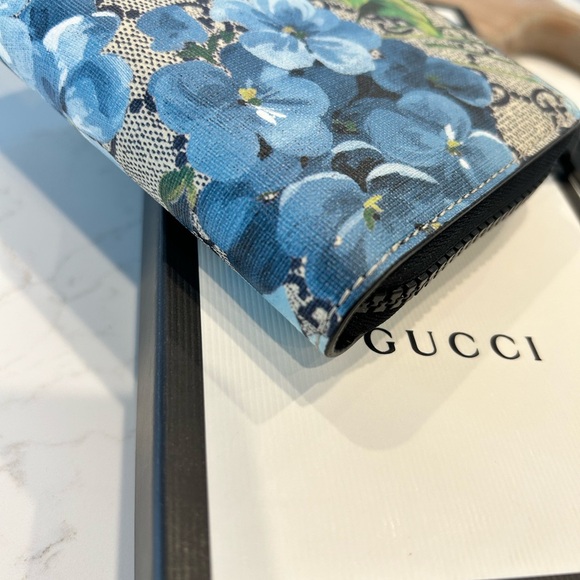 New Gucci Bloom Blue Hydrangea Wallet - Picture 2 of 5